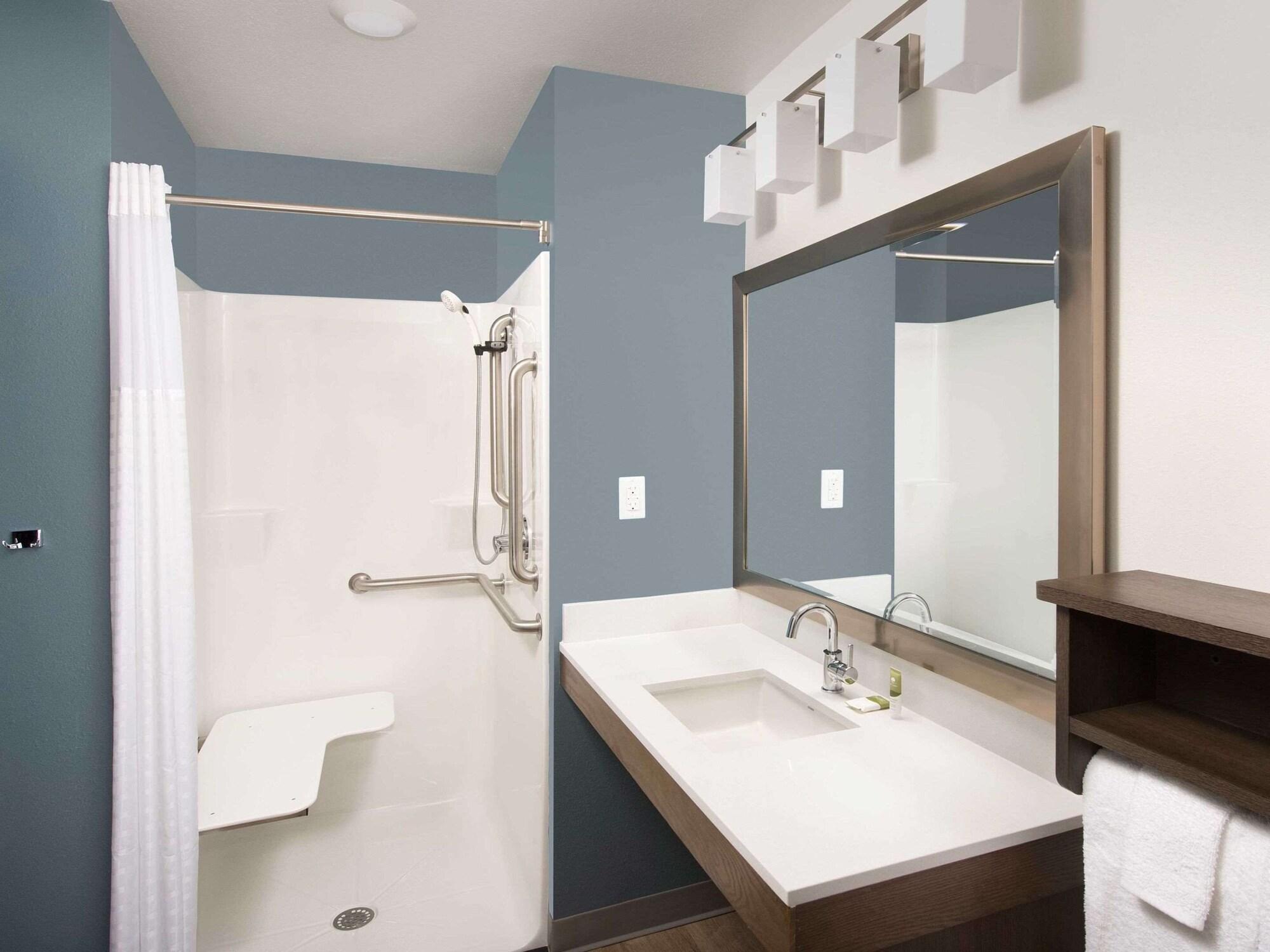 Suburban Studios Watford City Bagian luar foto
