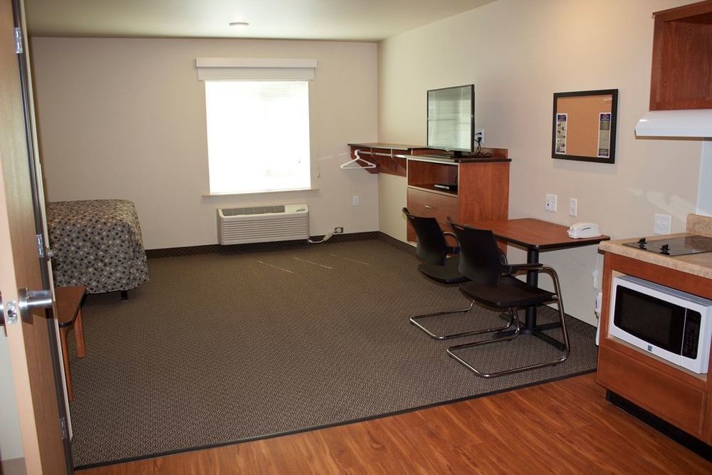 Suburban Studios Watford City Ruang foto