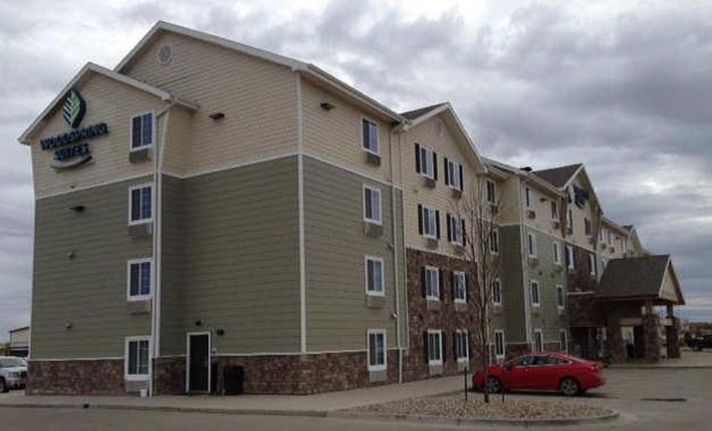 Suburban Studios Watford City Bagian luar foto