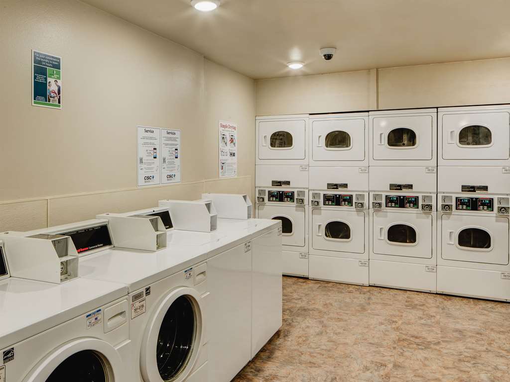 Suburban Studios Watford City Fasilitas foto
