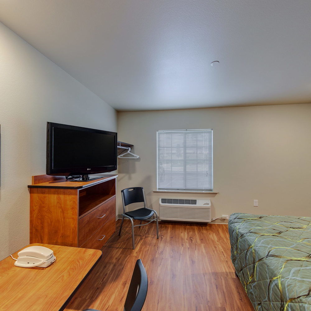 Suburban Studios Watford City Bagian luar foto
